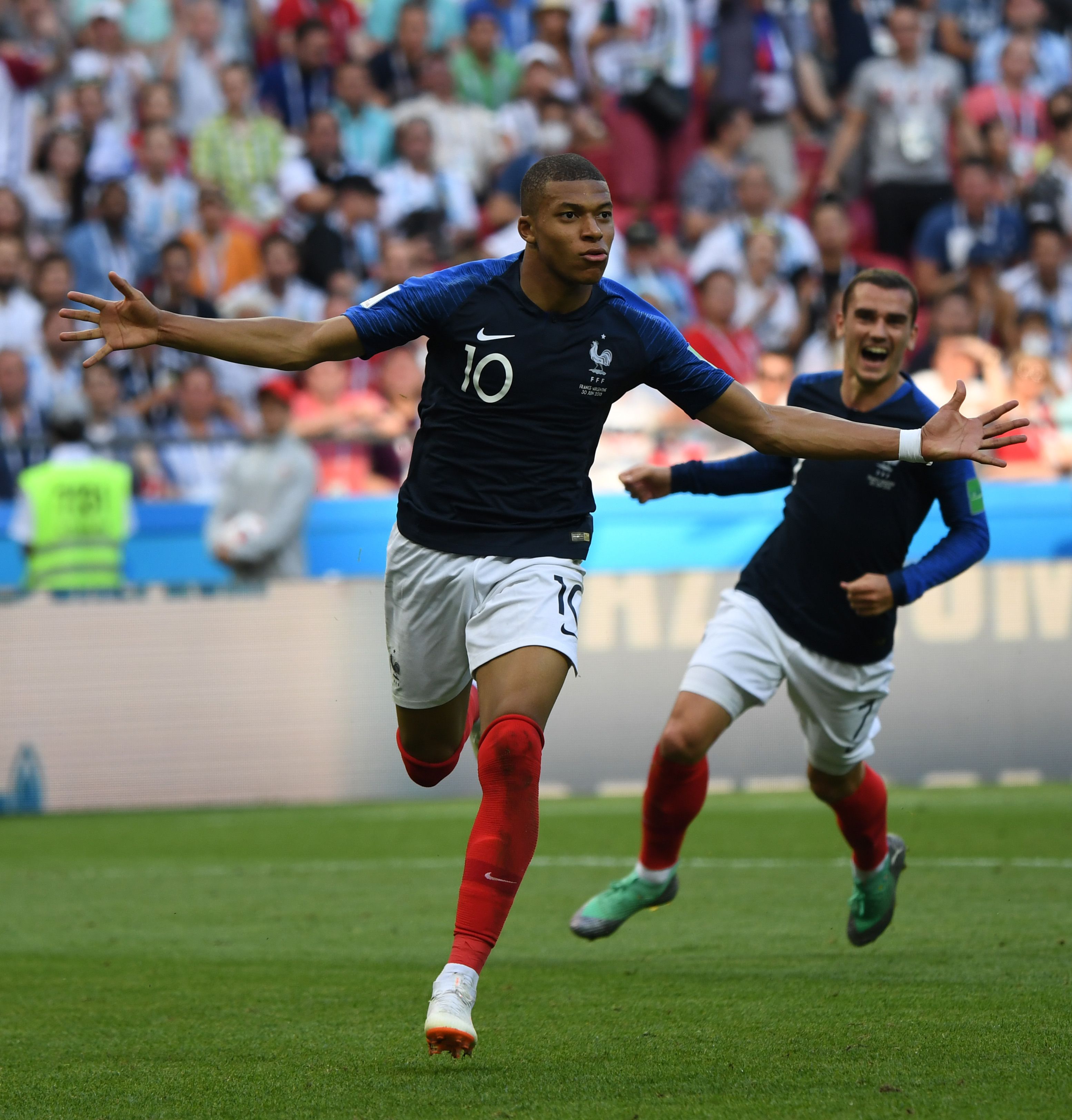 弗拉格：内姆布哈德让场上每个人变得更好，几位新秀一起不孤单