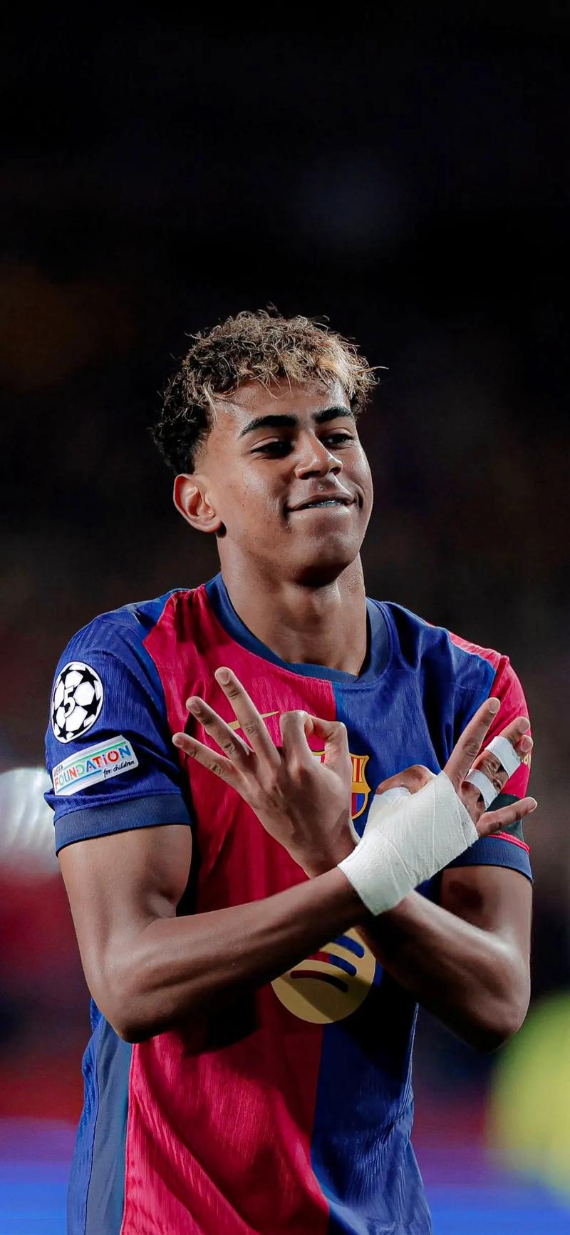 意媒：如果接受降薪，目前年薪600万欧的佩7可能与罗马续约