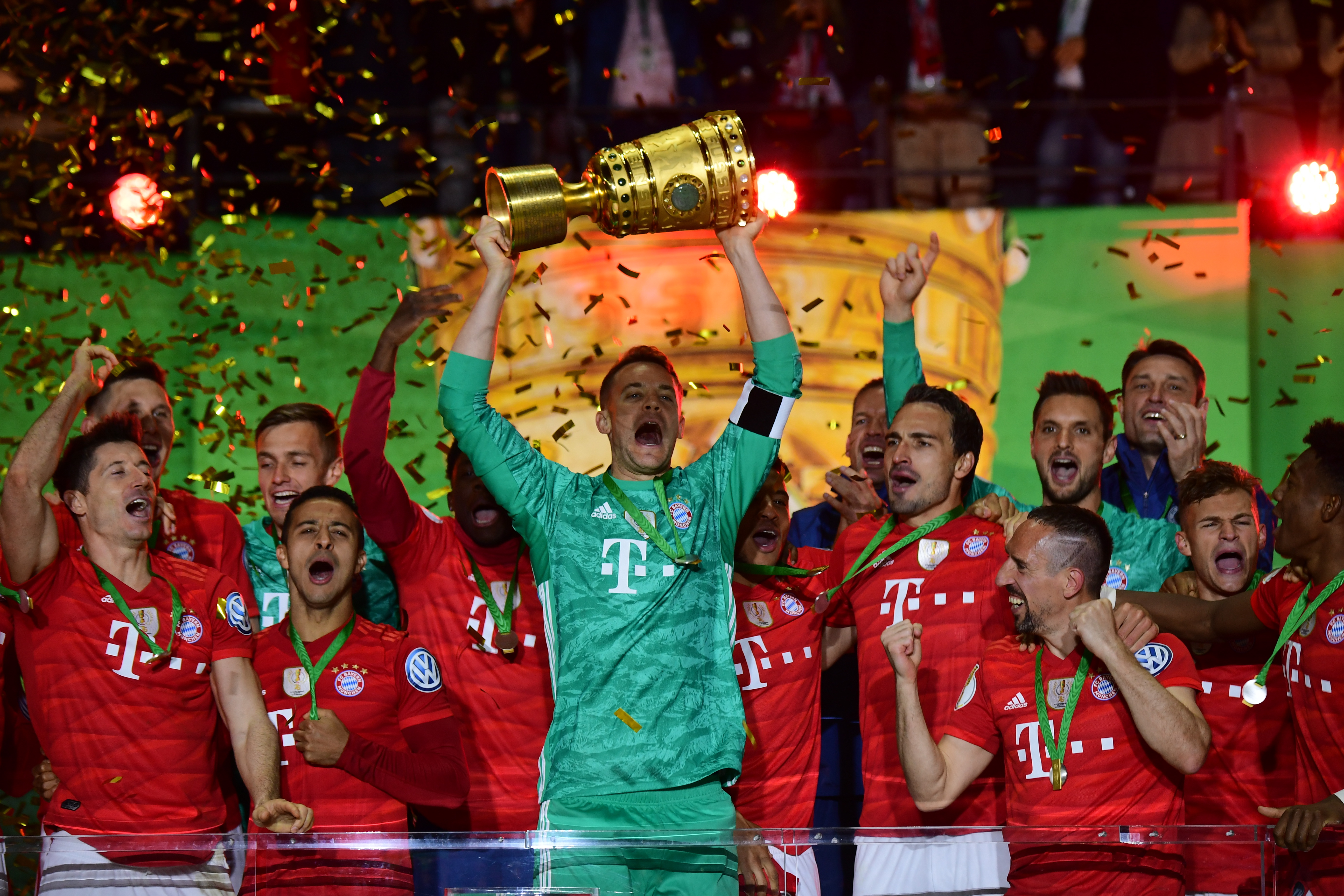 球报：尤文和曼市双雄有意尤尔曼德，后者被葡体定价约6000万欧（球报：尤文与曼联曼城看上尤尔曼德，葡体要价约6000万欧）