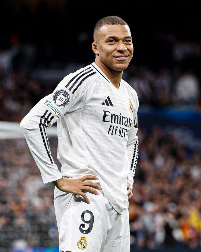 卡拉格向萨拉赫致歉：若惹你不高兴了我道歉，但你也得守规矩（卡拉格向萨拉赫道歉：若让你不快我致歉，但纪律也要遵守）