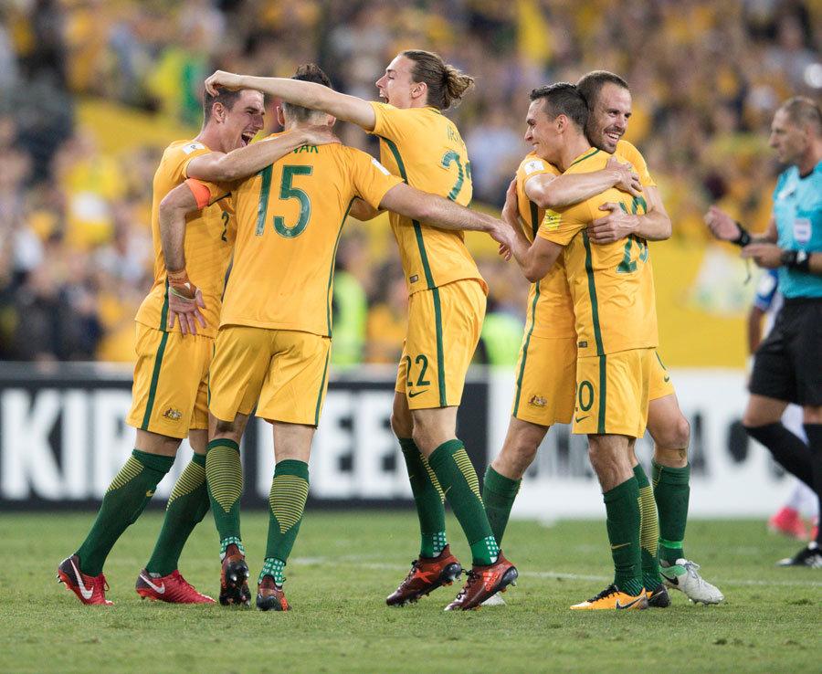 记者：国米失去邓弗里斯后右路失守；新援恩里克完全不合格（记者称：邓弗里斯离队后国米右路告急，新援恩里克表现不及格）