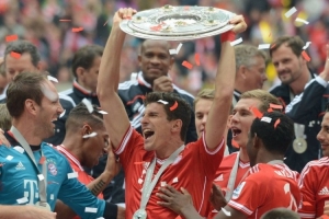 统治力十足，拜仁后防核心乌帕梅卡诺vs巴黎个人集锦（强势压制 拜仁铁闸乌帕梅卡诺对阵巴黎个人高光集锦）