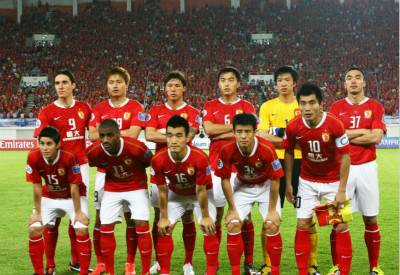 巴洛特利：现在的足球对抗更激烈，我认为自己仍能有出色表现（巴洛特利：如今足球对抗升级，但我依然能踢出高水准）