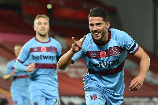 背身列队，拉普拉塔大学生参与此事的球员全体被禁赛两场