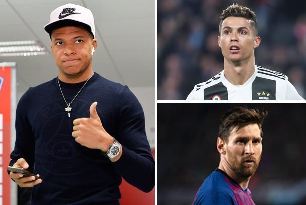 李新翔：武磊是我的榜样，能和自己的偶像一起踢球感觉很奇妙（李新翔称武磊为榜样：与偶像同场竞技倍感奇妙）