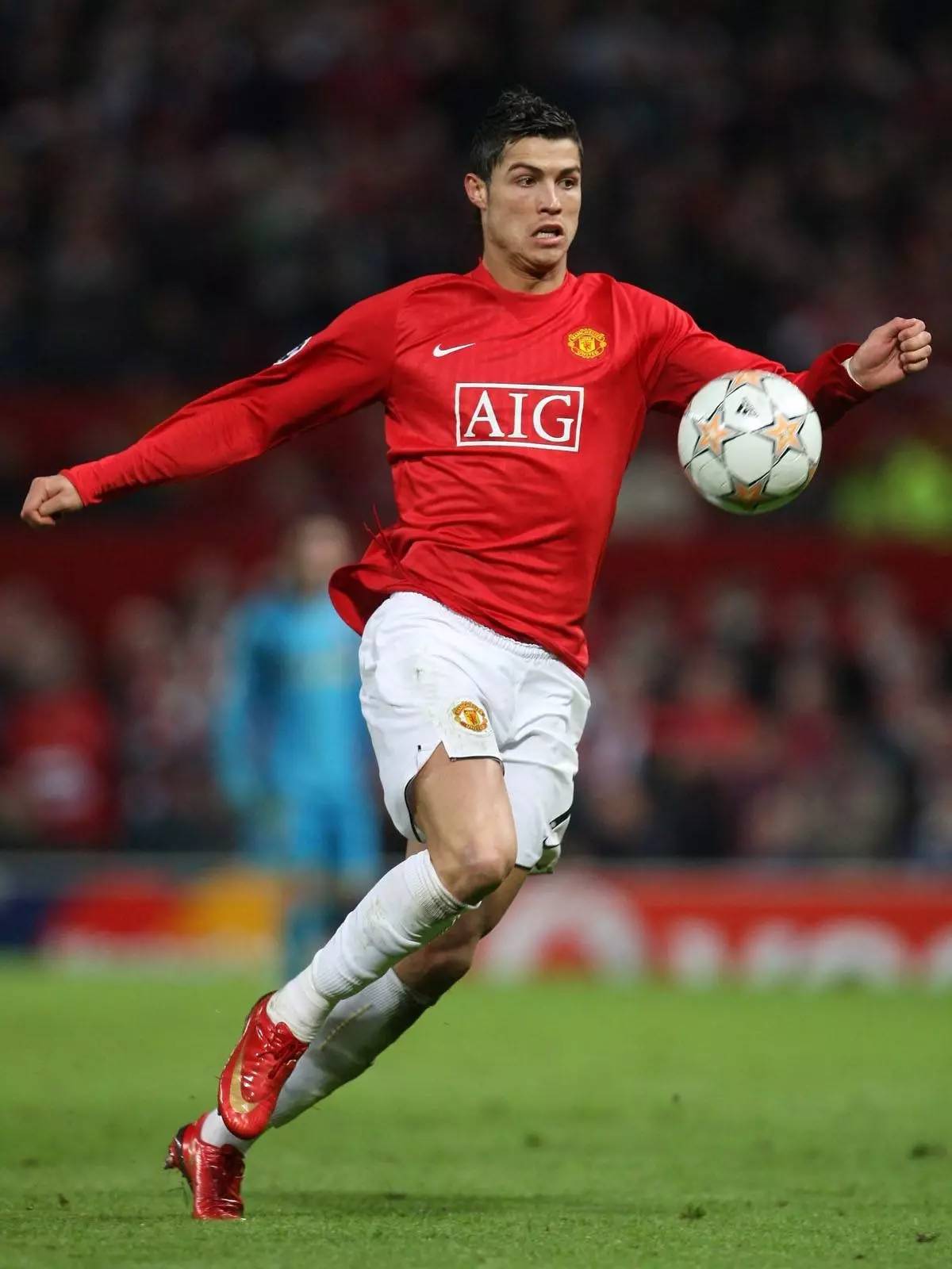 欧冠球员表现评析：C罗连续进球,（欧冠球员发挥观察：C罗连场破门）