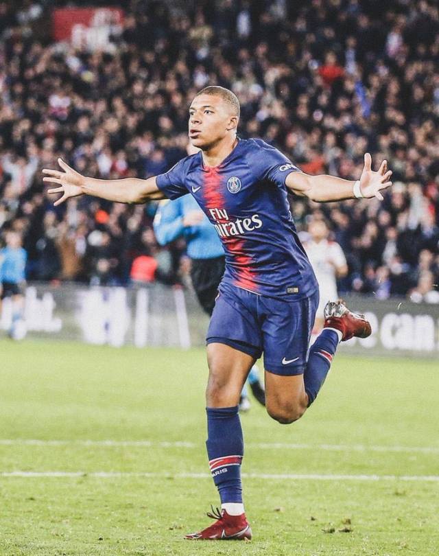 绿帽哥：皇马董事会今晨7点召见阿隆索，紧急召开危机会议（皇马董事会今晨7点约见阿隆索，紧急商讨危机对策）