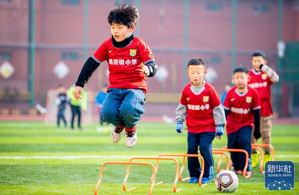 世俱杯冠军双线崩盘？从6场不败到4场不胜！欧冠掉出前10+英超跌第5（世俱杯霸主陷入双线低迷：6场不败变4场不胜，欧冠跌出前十、英超滑至第5）