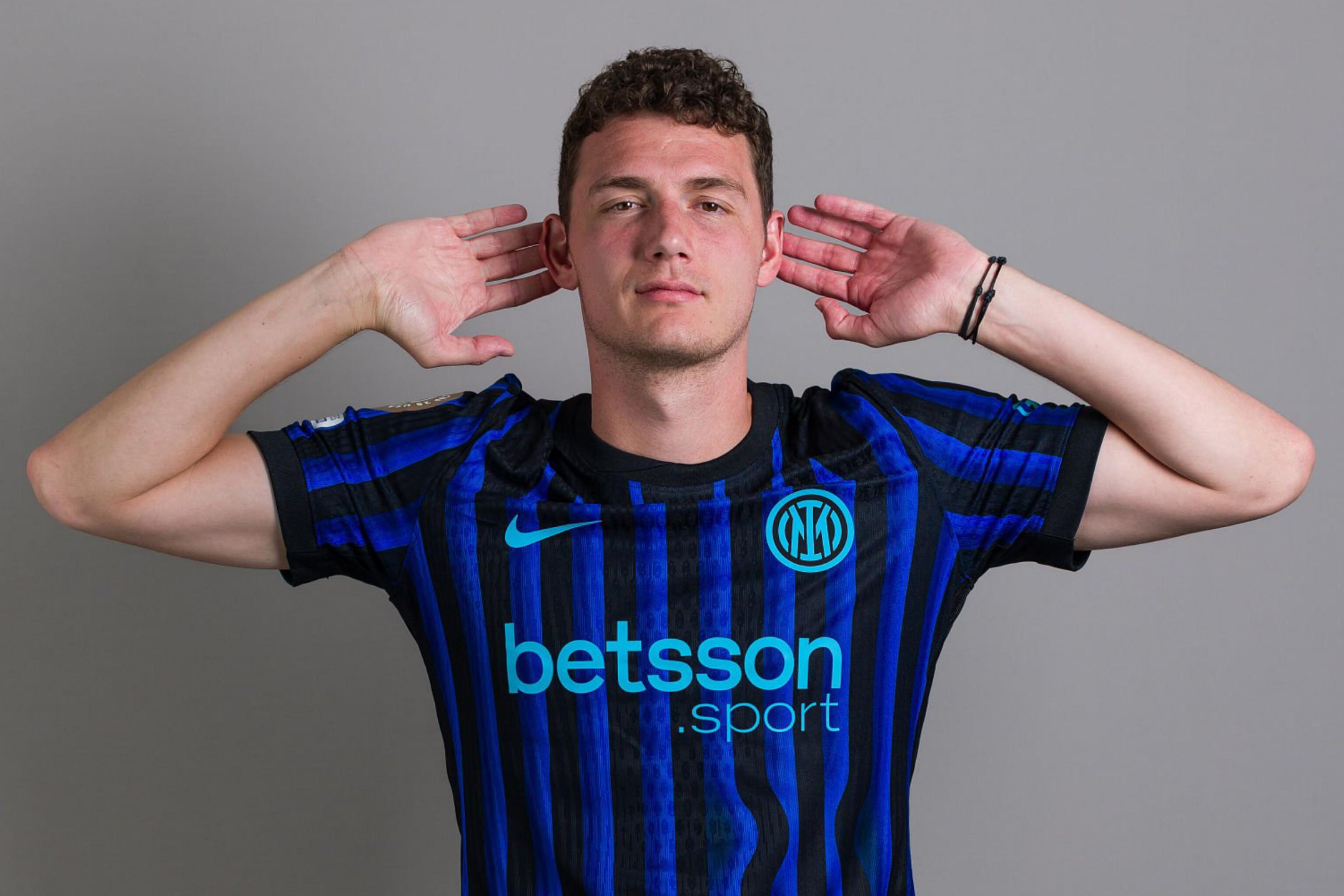 巴萨重返诺坎普进行公开训练，卡萨多：我梦想着在这里踢球（巴萨回归诺坎普开放训练，卡萨多：在这里踢球是我的梦想）