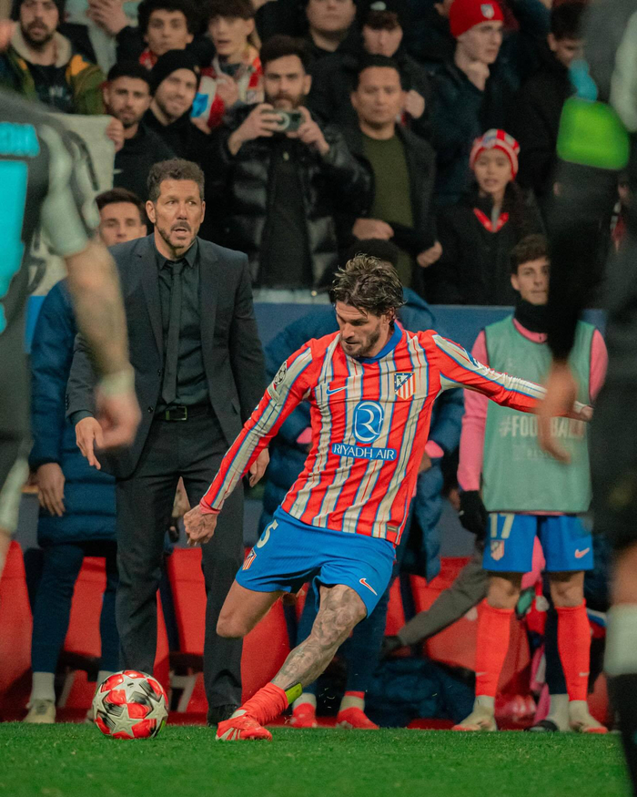 英超劲旅完胜：终结5场不胜，积分追平曼联，距离欧冠区3分（英超劲旅强势反弹：完胜止住五轮不胜，积分追平曼联，距欧冠区仅3分）