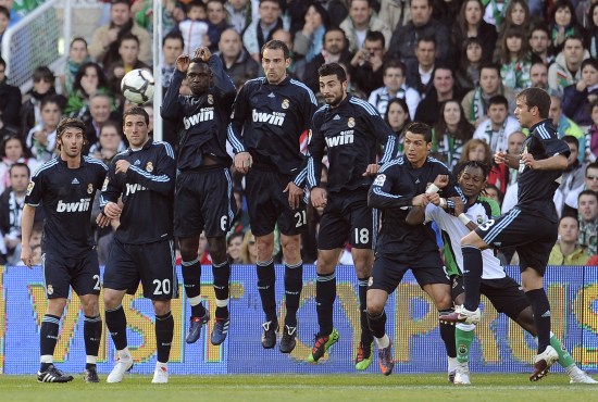 CBA：浙江男篮主场大胜新疆（CBA：浙江男篮主场轻取新疆）