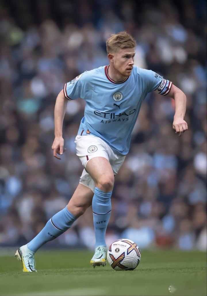 中国乒乓球队在关键战中被法国新星勒布伦逆转，展现技术与心理博弈，国乒面临严峻挑战。（关键一役，国乒遭法国新星勒布伦逆转：技战术与心理博弈凸显，挑战空前严峻）