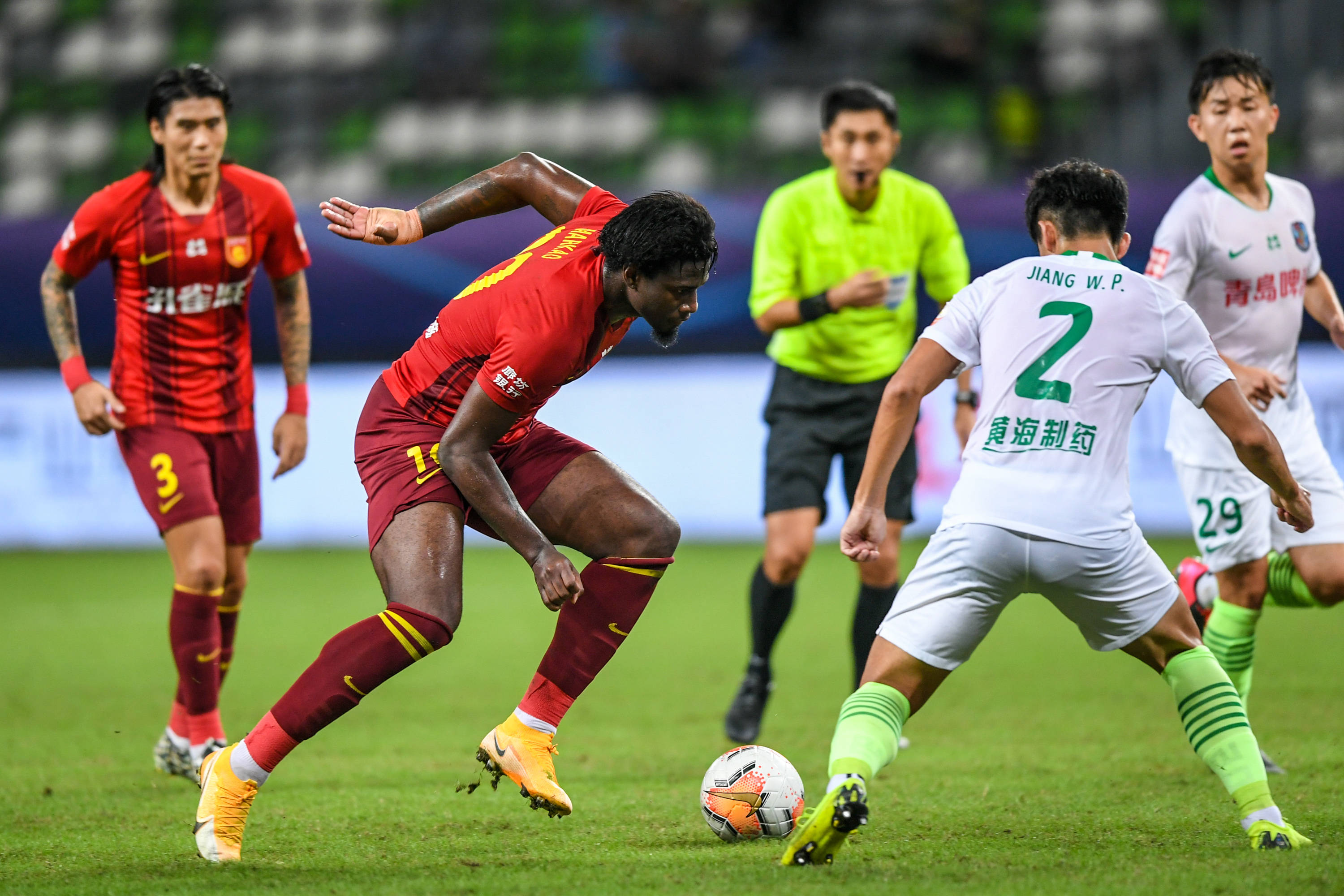 范德芬：我知道我加速后别人很难追上，那一刻只想着必须进球（范德芬：一加速就甩开对手，那一刻心里只有进球）