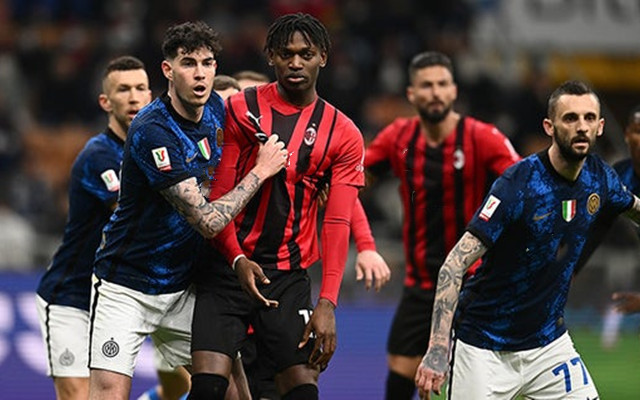 篮球湖人球迷制作大型海报欢迎队内新援（湖人球迷以巨幅海报欢迎新援加盟）